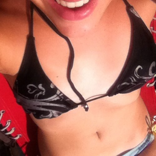Just trying to feel good about myself, new to the fitfam Height: 5'7 CW:140 GW: 115 
*avi is me*