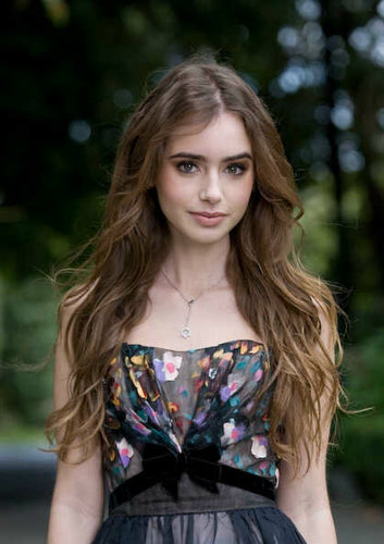 My name is Renesmee Carlie Cullen, I'm a Hybrid, which makes me unique. @TheAlecVolturi is my guilty pleasure, enticing me, like a moth to a flame. | 18+ RP.|