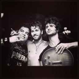 Me sufoca, ficar tão longe assim, Você me faz tão bem @inboxoficial Desde 09 de junho de 2012. dona : @daypires