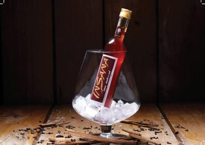 Bebida Insana,delicioso blend a base de cravo,canela,mel e cachaca.
Beba e Deixe o Sabor da Vida te Enlouquecer de Prazer..