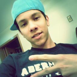 ..a alma é grande e a vida pequena, e todos os gestos ñ saem do nosso corpo, e só alcançamos onde o nosso braço chega, e só vemos até onde chega o osso olhar.'
