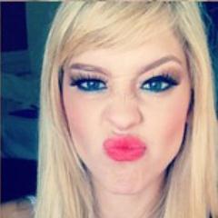 O seus alhos me mostram o caminho onde eu sempre quiz chegar é forte demais pra explica. @sophiaabrahao.♥