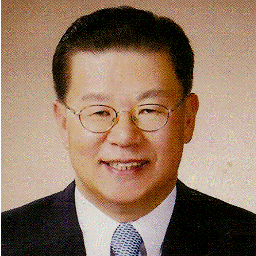 전) 경찰청장, 한국철도공사사장, 세계철도아시아의장, 한국자유총연맹 회장. / 고려대학교 법과대학졸업, 제14회 외무고시/ 저서:허준영의 폴리스스토리,허준영의 레일스토리(바르고 부드럽게)