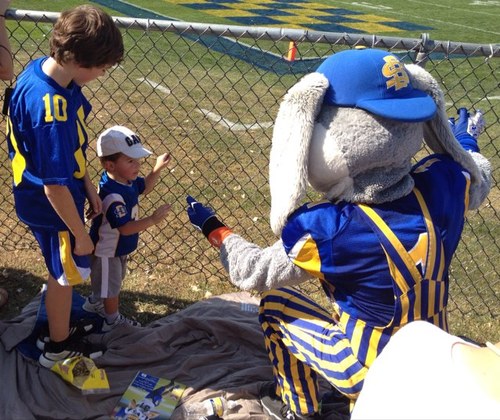 Husband, father, SDSU grad GO JACKS! Elementary Physical Education Teacher, bike commuter. Fan of the Pittsburgh Steelers, Boston Celtics & Kansas City Royals