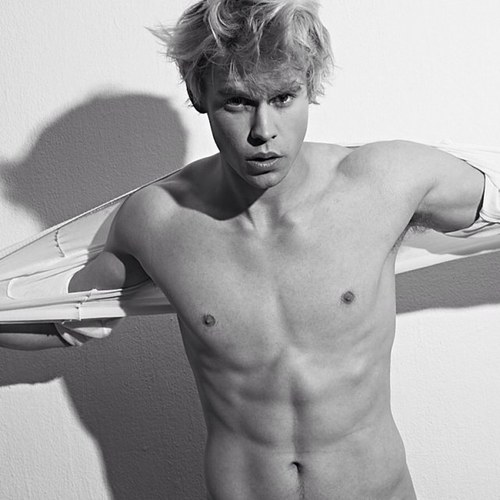 7th Year. Quidditch Player. Plays guitar. Ravenclaw [RP] //Anna here :)//