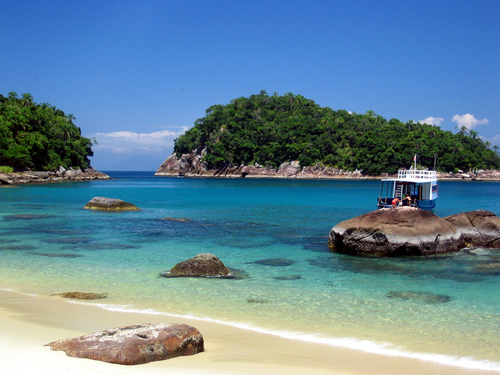 Ubatuba is a paradise in the north coast of Sao Paulo, Brazil. Preserved nature, sun, beach, ecotourism and much more!!
We are you local connection here.