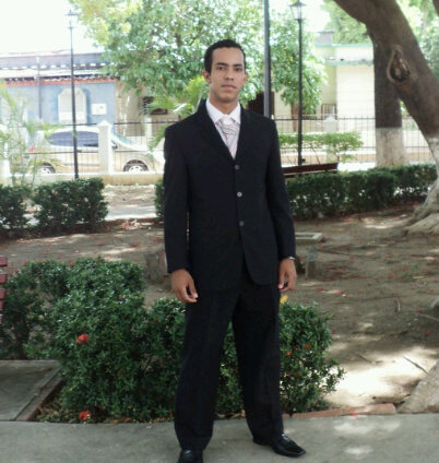 Joven luchador desd el día q nací con sueños metas en mi vivir humilde cariñoso☺ Deportista, Músico, Profesional Y sobre todo creedor de la palabra d Dios♥