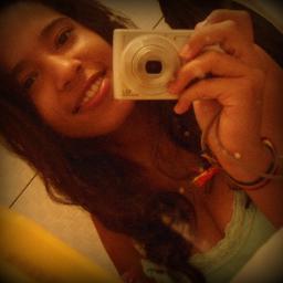 (•) ~ Estudante,Leonina, Santista, FELIZ \õ/ apaixonada,Grande Paixão @SantosFc, Fãn do @Njr92 do @LuanSantana i do Lindoo do @IsraelNovaes  *-------* HAHA² ♥