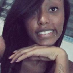 ♥ Eu gosto de sentir borboletas no estomago , coração acelerado , mãos gelada , friozinho na barriga,do que fingir que não ando sentindo nada ! ♥