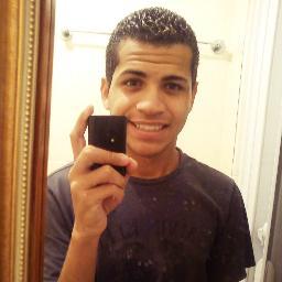 -  Nem sempre o sorriso que trago no rosto ,  E a vida que eu levo .