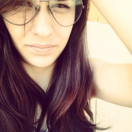 'Duvida da luz dos astros, / De que o sol tenha calor, / Duvida até da verdade, / Mas confia em meu amor.'  William Shakespeare