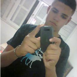 sou um mlk emgraçado e legal