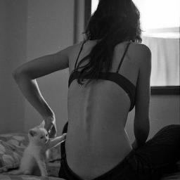 i feel so alone and fat.