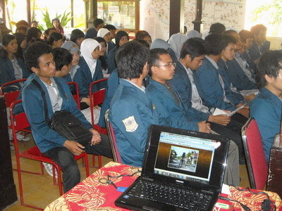 supel dan suka bergaul