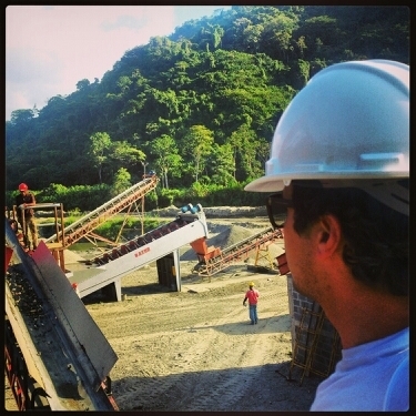 Brindamos soluciones para la construccion, fabricamos morteros y todo tipo de pinturas.