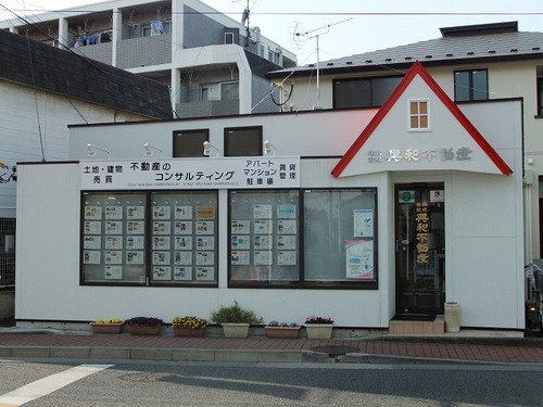 ＪＲ中央線国立駅北口の昭和４４年より営業している不動産会社、株式会社興和不動産です。
国分寺国立を中心にアパートマンション駐車場店舗等の賃貸不動産の仲介・管理、土地・建物他の不動産売買等仲介、そして不動産活用、相続対策コンサルタントの資格者により行なっています。様々な不動産資産に関するご相談もお気軽に(^｡^)v