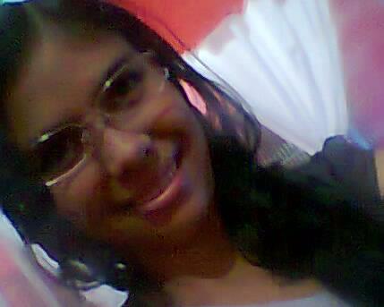 Amúúh mim divertir com as amigas , estudar , sair, enfim gosto de estar com as pessoas que amúúh !!!