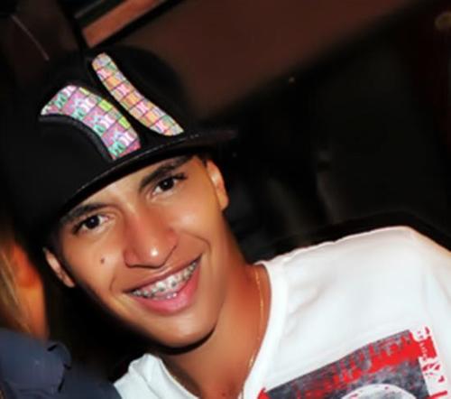 ale lek lek lek lek lek lek , girando girando girando pro lado , girando girando pro outro , no passinho do volante keru veh o baile todo ;D
