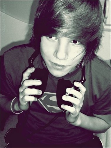 Deal_With_Dean's profile picture. 17 Years Old Shy Brother To @AliciaLestrange. My Best Friend Is My Cat Shadow. I May Be Shy, But I Will Keep Your Heart Safe, Promise [MRP] [BI]