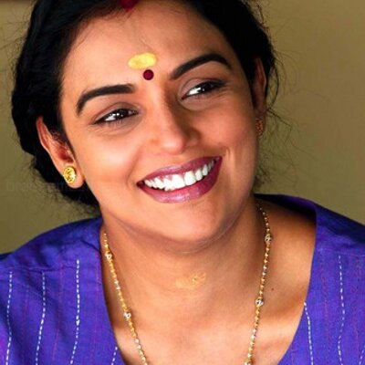 Swetha Menon Malayalm Actress, iiQ8 Mallu Aunty Hot, Smiley Swetha Menen