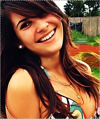 Me gusta la playa, la musica, estudio la prepa, tengo 18 años, me gusta disfrutar cada segundo de mi vida.