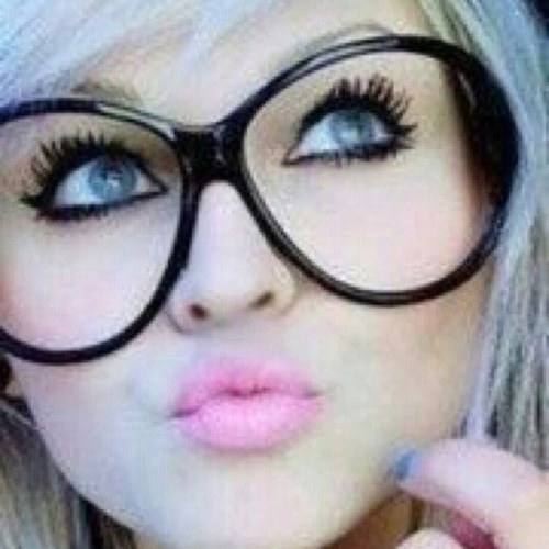 آنا من نسل رجل \ علمنيَ .. آن آبنته لا تنحني آلا لـ ربَ ا̄لعباد ♥♡♥