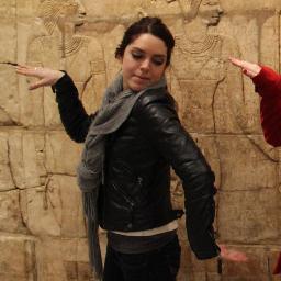 jessmorrisey's profile picture. Do you guys know where I could get one of those gold T-shaped pendants?