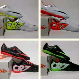 menjual berbagai sepatu,celana, kaos dan jaket untuk pria hub.081369925920 pin.22BF014D 
dan untuk ladies hub.082375364678 pin. 22923A01 :)