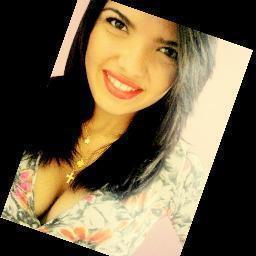 Eu amo as palavras, mas sou completamente apaixonada por atitudes'  (TatiBernardi)