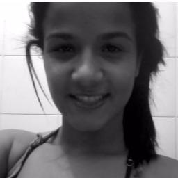 Preciso admitir, sou muito irônica, e grossa as vezes, um pouco meiga de vez em quando. Gemea da @ela_ama , Bf da @JaadyF