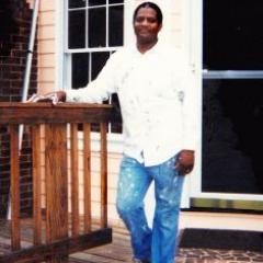 Small business owner from Vicksburg, Ms.Poet, photographer, bus driver, house painter. Enjoy flea
markets, art and book collecting.