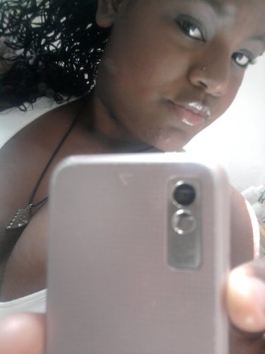 Alegree, brincalhonaaa, um pokoo chataa, mas acima de tdoo ALEGREE...!