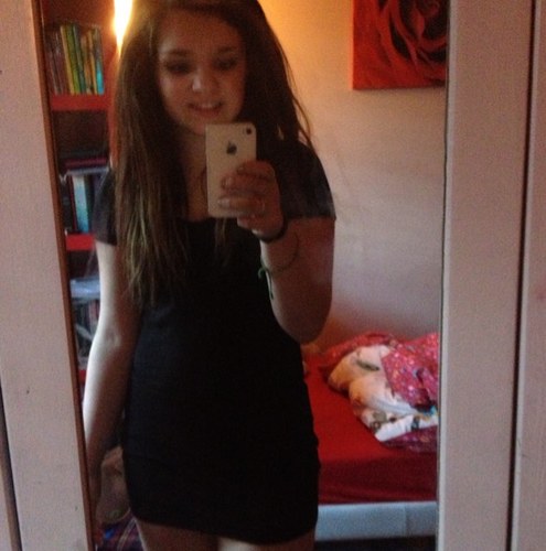 Im mollie in brittish yeah i follow back :)
Instagram molliephillips_