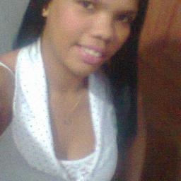 Sou chata ,alegre.ciumenta,estrovertida,de lua mas me dor bem com as pessoas
