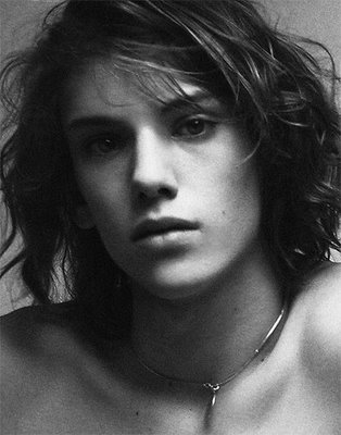 Enamorado de Clary, contengo sangre de Ángel. Soy el chico mas sexy de todo el planeta, y el mejor de los nefilim.