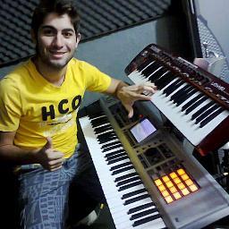 19 Anos, Tecladista Do ForróDoStilo ,Namorado da @MirellyC_  e Amante Da Vida !!