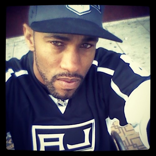 Twoeleez's profile picture. Westside rapper Mr give her this dicc down load my mixtape Wi-Fi Bangin on http://t.co/T2bkeTpWjm it's goin up like stairs