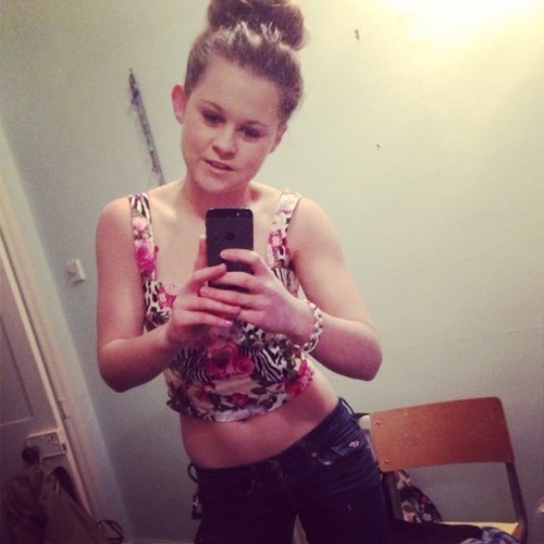 AnnaKelly98's profile picture. 