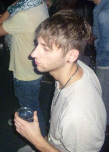 bluacc_2383's profile picture. 27/12/88