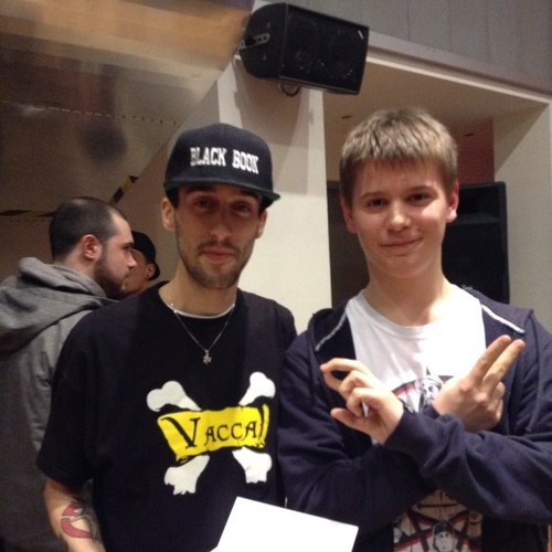 Vh,jamil,nsp,machete empire 
Skater,cestista 
Ho guardato vicino al cuore ti dico nom c'è posto mi dici dell'amore ti dico non lo conosco