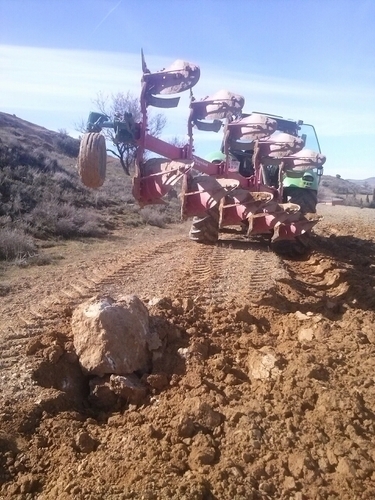 hermanosvasallo's profile picture. Trabajos de tractor y cosechadora.Venta de mineral, fertilizantes y semilla.