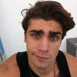 21.Me llamo M... mejor dime Morales. La felicidad esta hecha de pequeñas cosas, Il profumo dei tuoi capelli mi fa brividi, Insta: mariobrindisi