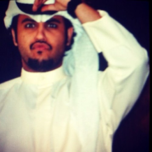 مالنا غير الله ودنيا ابد ما تبقه علئ حالها يا تغيرها ولا هي تغيرنا.! Kik:AHA_92 و اشتغل بشركة النفط الكويتيه ،!