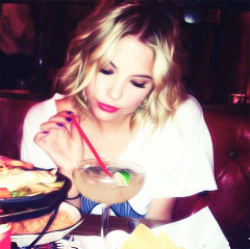 @addictedtocece aqui