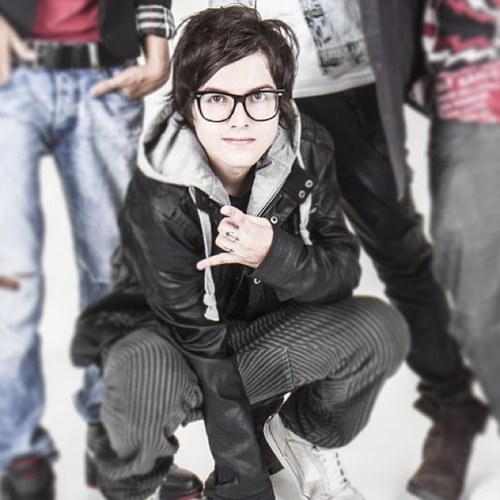 Segue a #FamiliaPraSempre? *-*
@LanzaPraSempre (aqui rs)
@ThomasPraSempre
@KobaPraSempre
@PeluPraSempre 
Desde:23 de abril de 2010