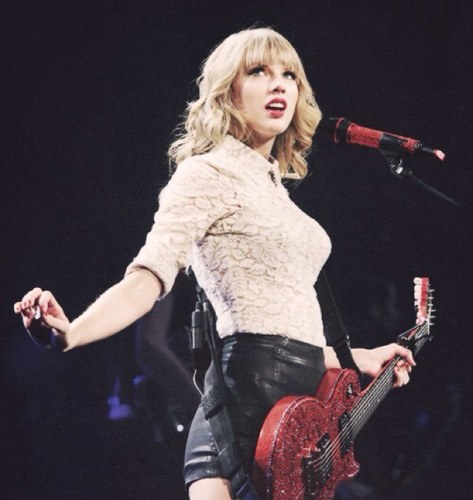 She is my fearless queen, she deserves everything, and all what I do is for her, YES! TAYLOR ALISON SWIFT @TaylorSwift13 | Ask for followback 13