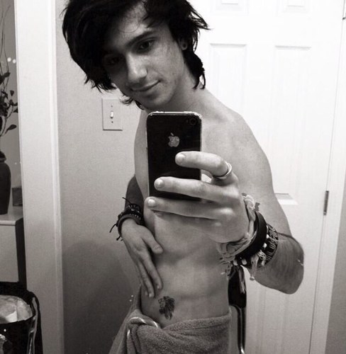 wellingsex's profile picture. #KingTheKid needs to fertilise my egg