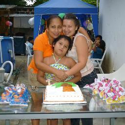 Existen momentos felices no felicidad completa,  valoremos aquellos momentos.