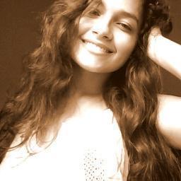 Construindo minha vida, buscando meus sonhos, caindo e levantando, vivendo e aprendendo.''