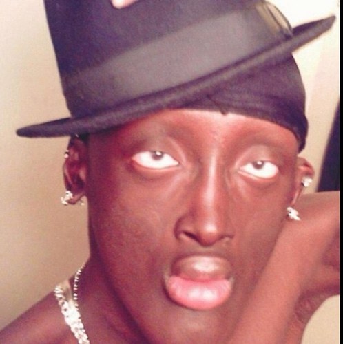 Chillen at the crib not givin an eff